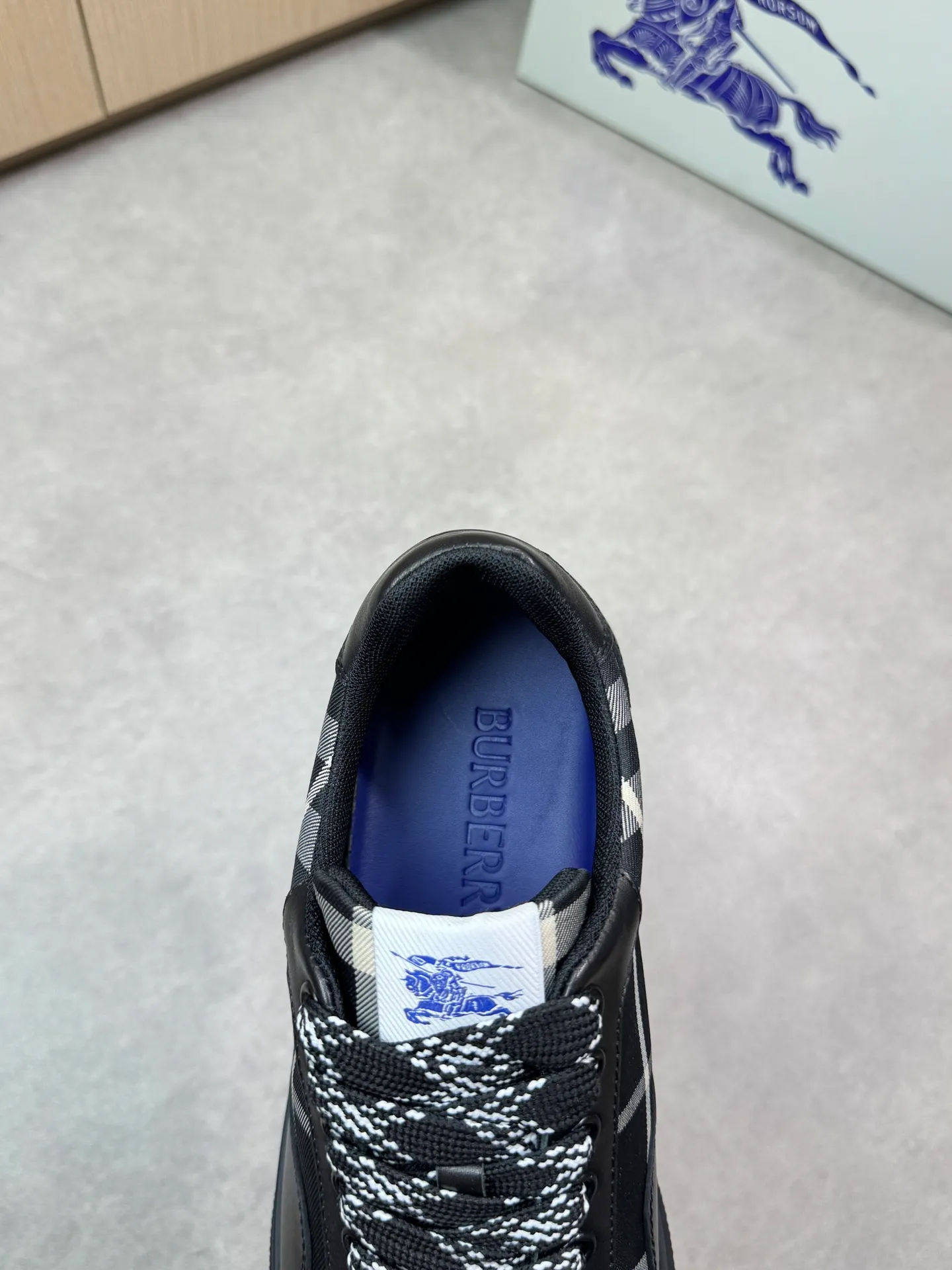 P400 [BURBERRY] Burberry casual sports sneakers - Upper: imported 🔝 Napa calfskin, brand totem cloth, tongue brand cloth label - Lining: brand canvas, foot pad; water-dyed cowhide - Outsole: ultra-light TPR rubber; two-color molded outsole - Super high quality control, fine workmanship: highlighted (high-end, luxury, grade) -Size : 38-44 (Male 45, can be customized)·BBR0372